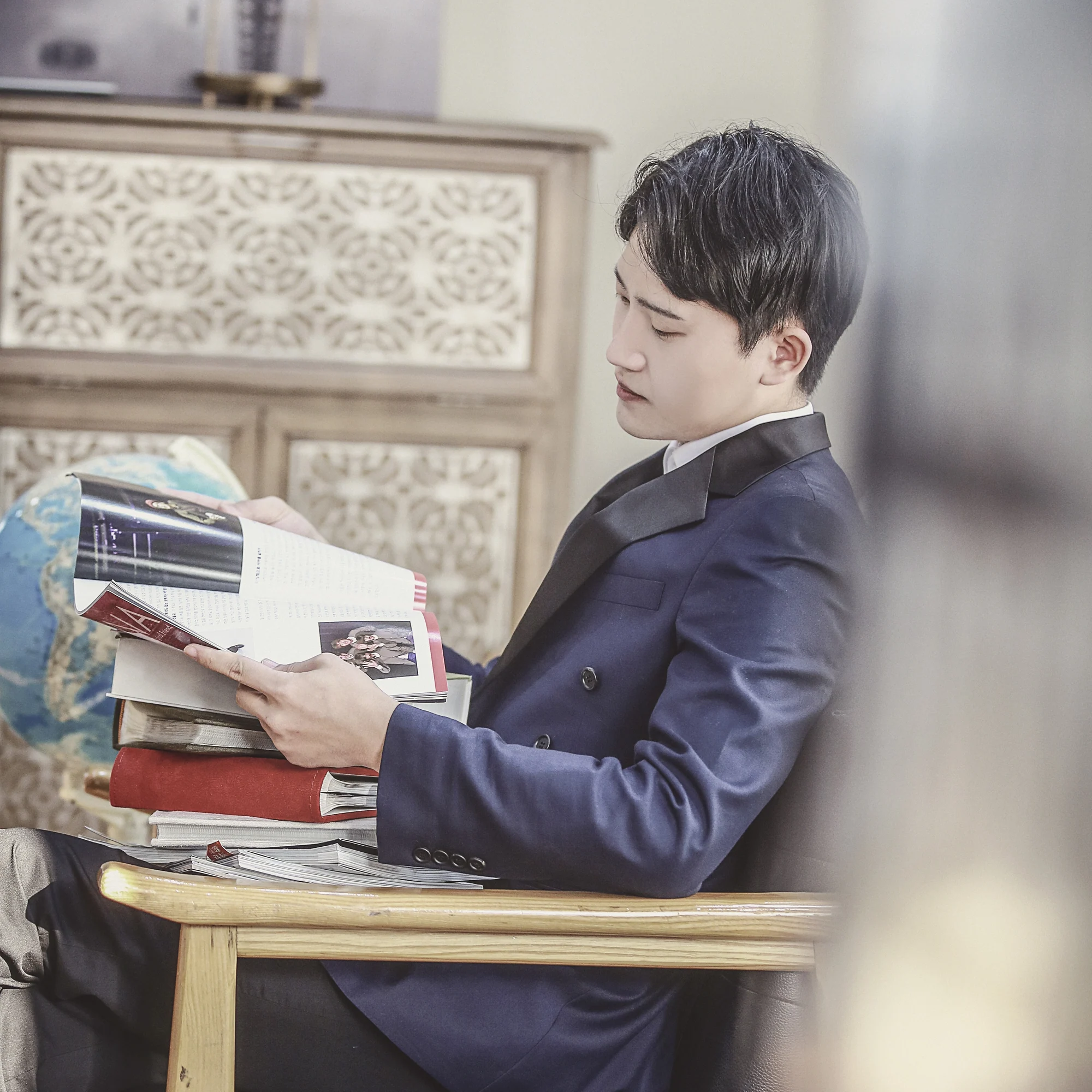 책을 읽는 한만호 마술사 프로필 사진